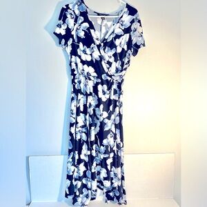 Perceptions Blue floral dress flowy, below knee hem, medium